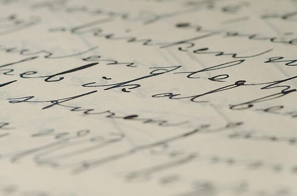 Brief in schwarzer Schreibschrift
